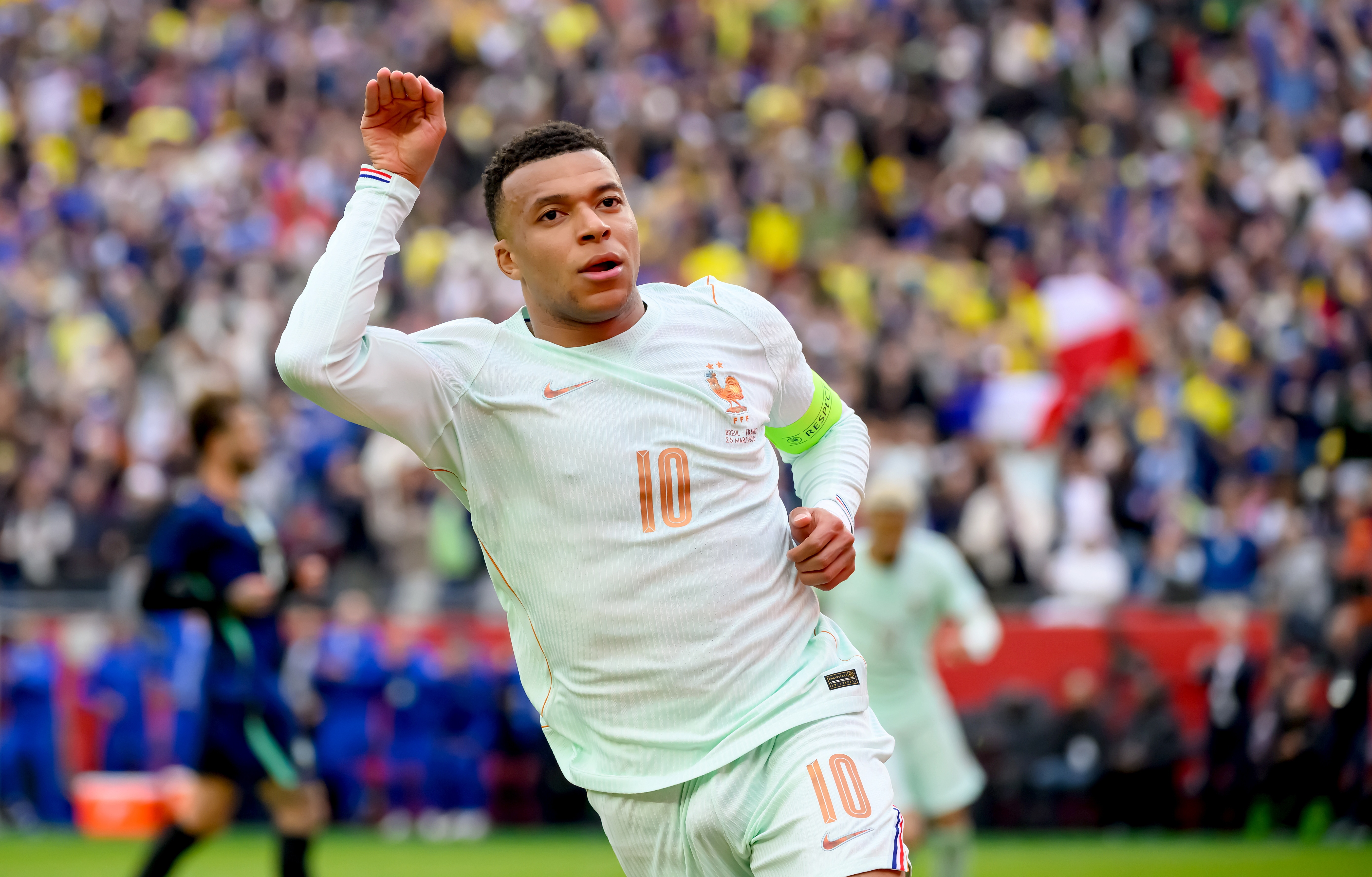 九游官网-目标双冠！姆巴佩：有人担心我坐等世界杯；C罗在皇马都曾遭批评